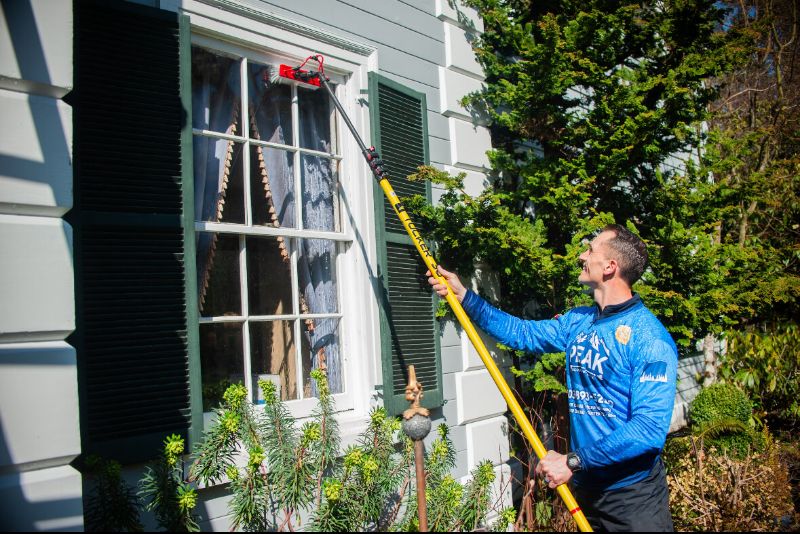 How Restaurant and Retail Exteriors Benefit from Monthly Pressure Washing